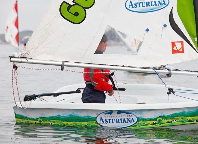  Competition sailboat